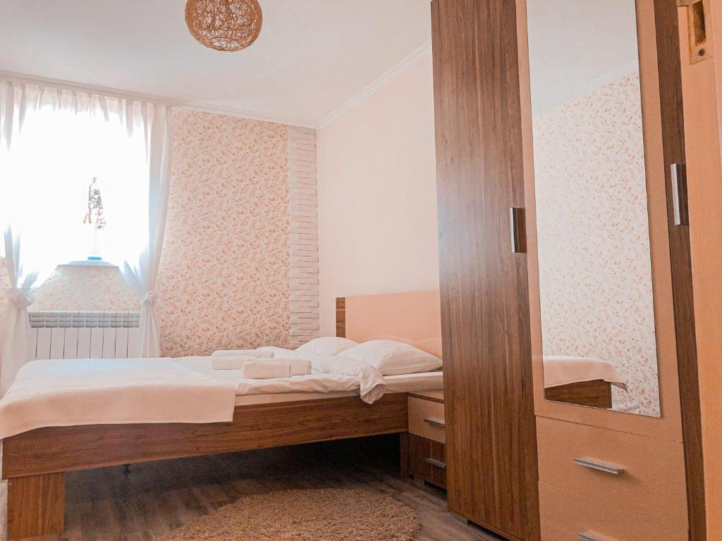 Postel nebo postele na pokoji v ubytování Vip Sadyba Svalyava Apartment