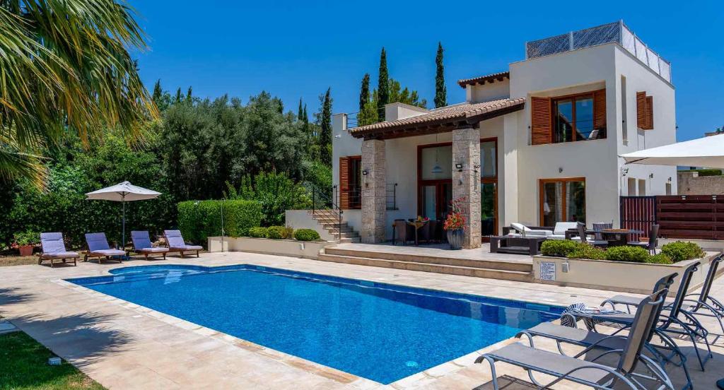 4 bedroom Villa Lofou with private pool and sea views, Aphrodite Hills Resort