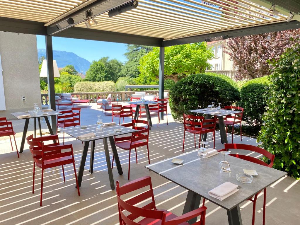 Restaurace v ubytování Château & Spa De La Commanderie