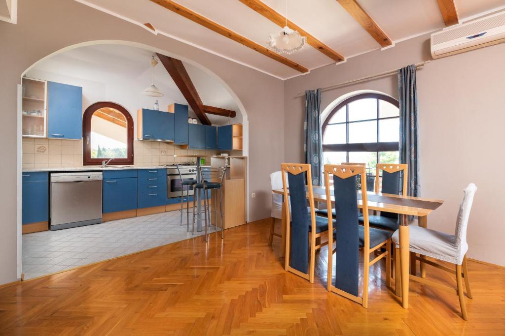 Kuchyňa alebo kuchynka v ubytovaní Apartman Petelin