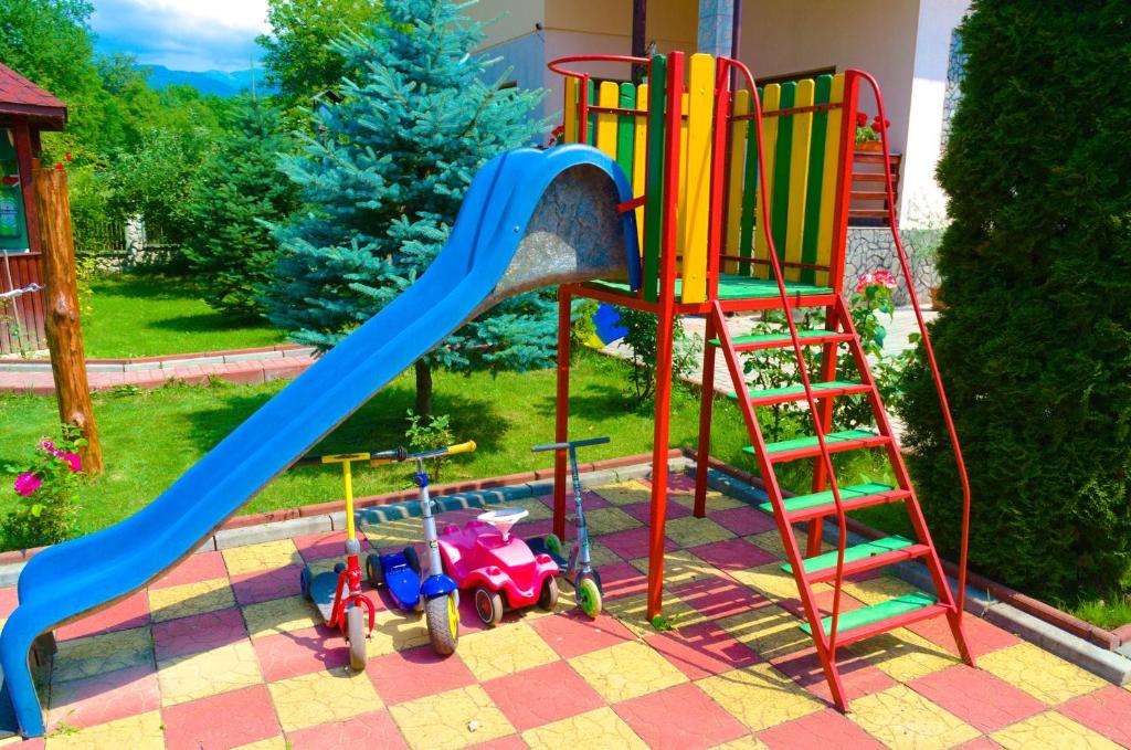 Herní místnost nebo prostor pro děti v ubytování Arnota