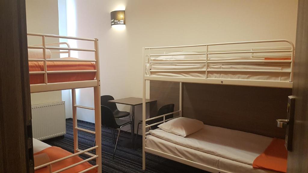Postel nebo postele na pokoji v ubytování Planet Hostel
