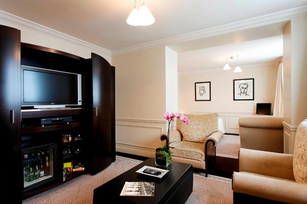 La Tremoille Paris - 13