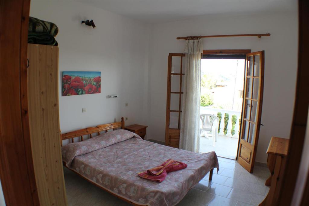 Postel nebo postele na pokoji v ubytování Nikolas House