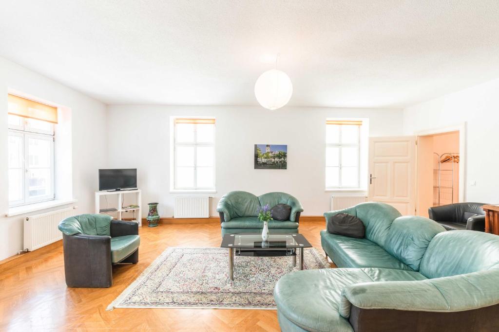 TV a/nebo společenská místnost v ubytování Ferienwohnung St. Pölten Rathausplatz