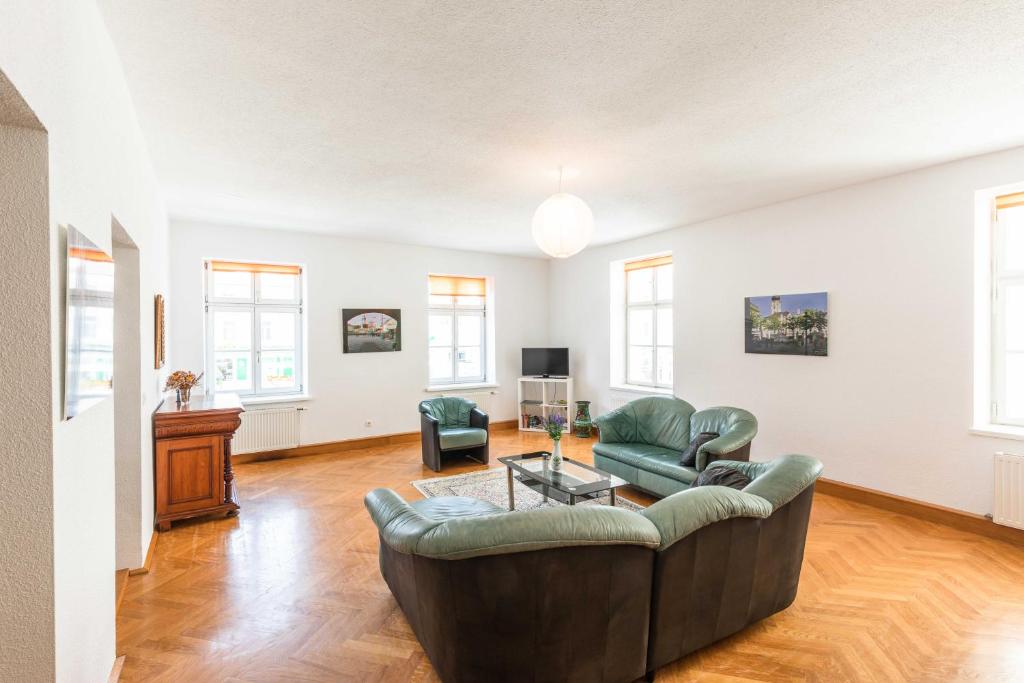 TV a/nebo společenská místnost v ubytování Ferienwohnung St. Pölten Rathausplatz