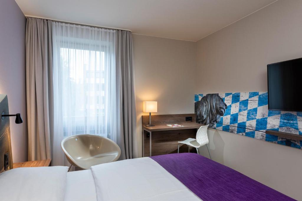 Postel nebo postele na pokoji v ubytování Tryp by Wyndham Rosenheim
