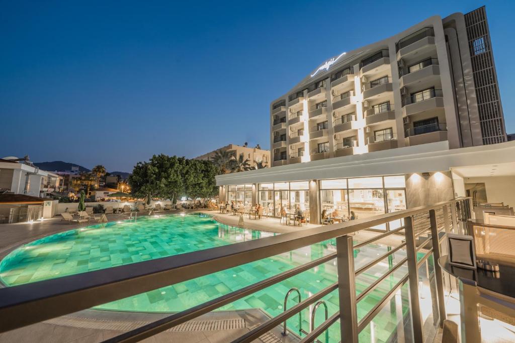 Bazén v ubytování Premier Nergis Beach & SPA nebo v jeho okolí
