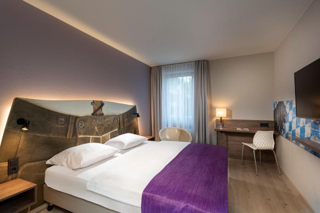 Postel nebo postele na pokoji v ubytování Tryp by Wyndham Rosenheim