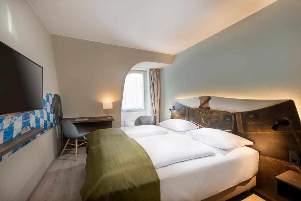 Postel nebo postele na pokoji v ubytování Tryp by Wyndham Rosenheim