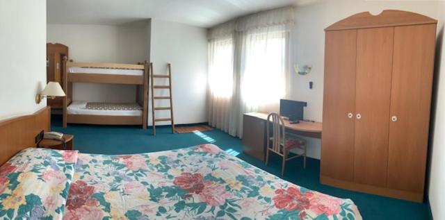 Postel nebo postele na pokoji v ubytování Garni Enrosadira