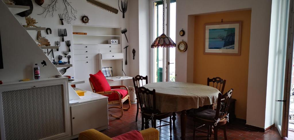 a kitchen and dining room with a table and chairs at Due balconcini sul mare in Santa Margherita Ligure