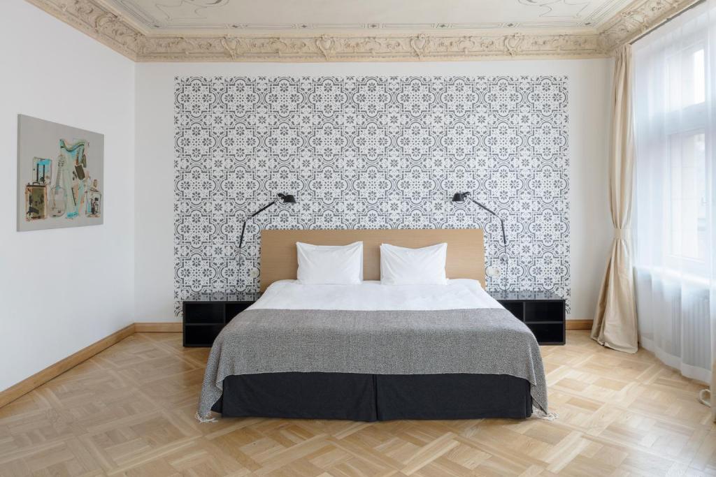Postel nebo postele na pokoji v ubytování Neiburgs Hotel