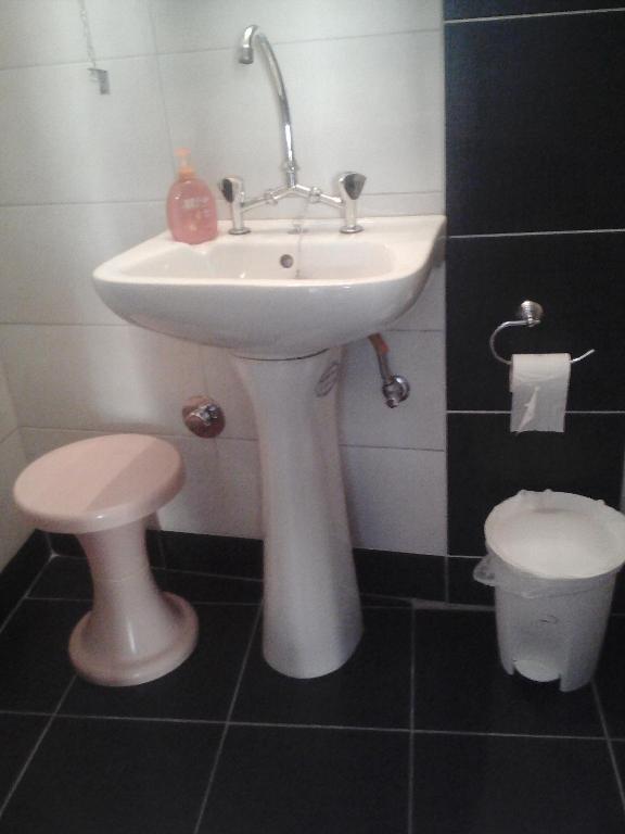 Koupelna v ubytování HERMOUPOLI ROOMS