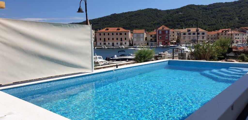 Basen w obiekcie Pascal Villa 7 nights 1 free lub w pobliżu