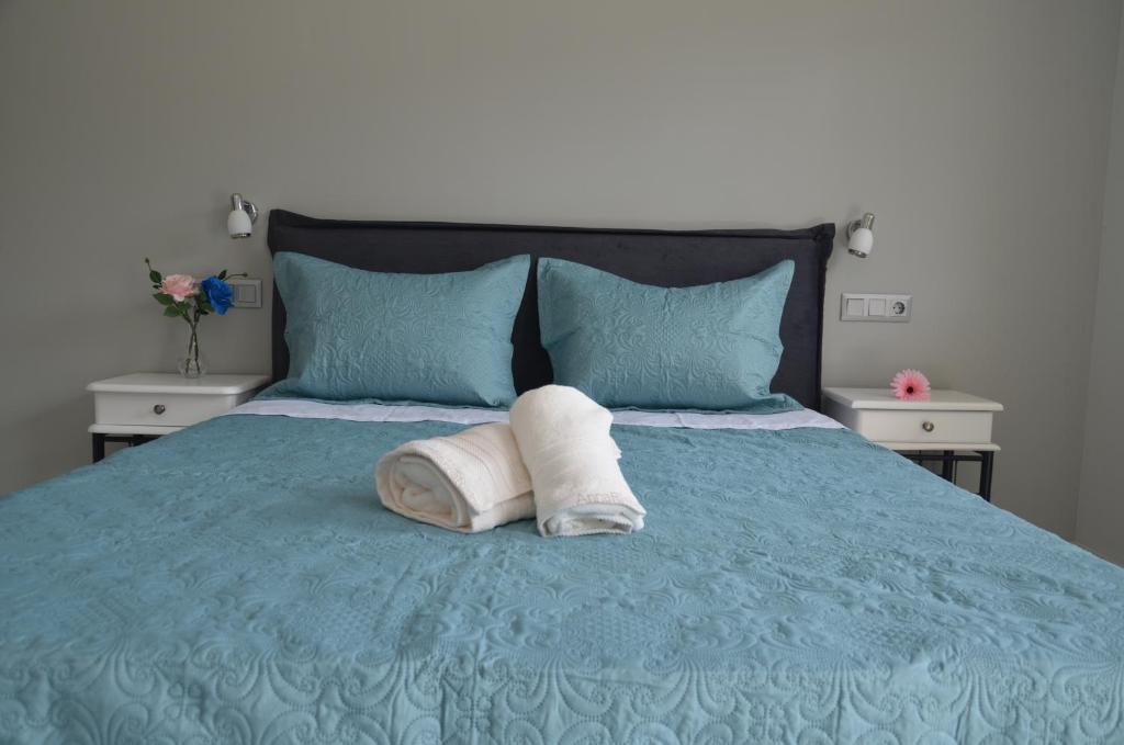 Elizabeth Studios - 13