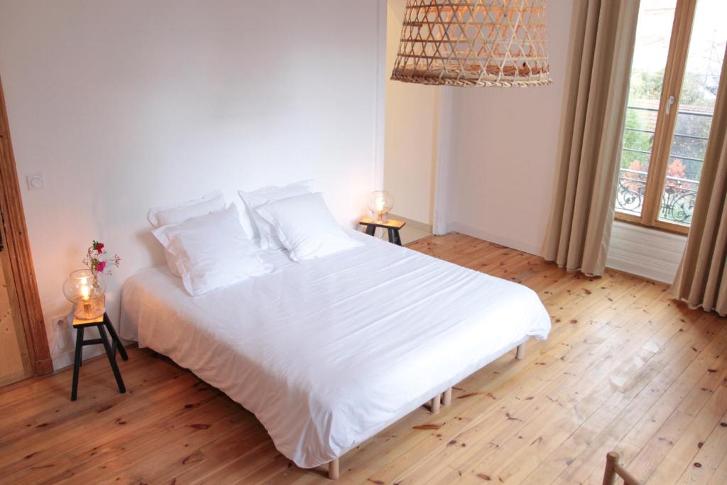 Postel nebo postele na pokoji v ubytování Eclosion Château Hôtel & Restaurant