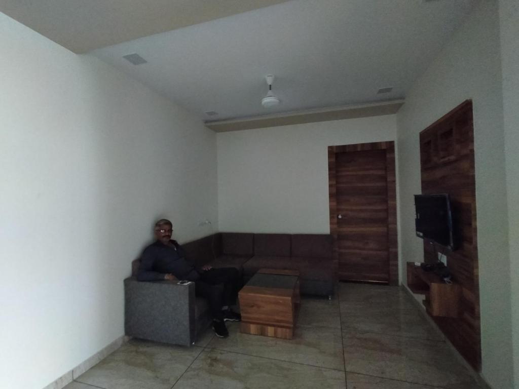 TV a/nebo společenská místnost v ubytování Hotel Neelkamal