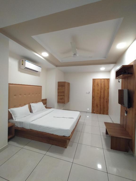 Postel nebo postele na pokoji v ubytování Hotel Neelkamal