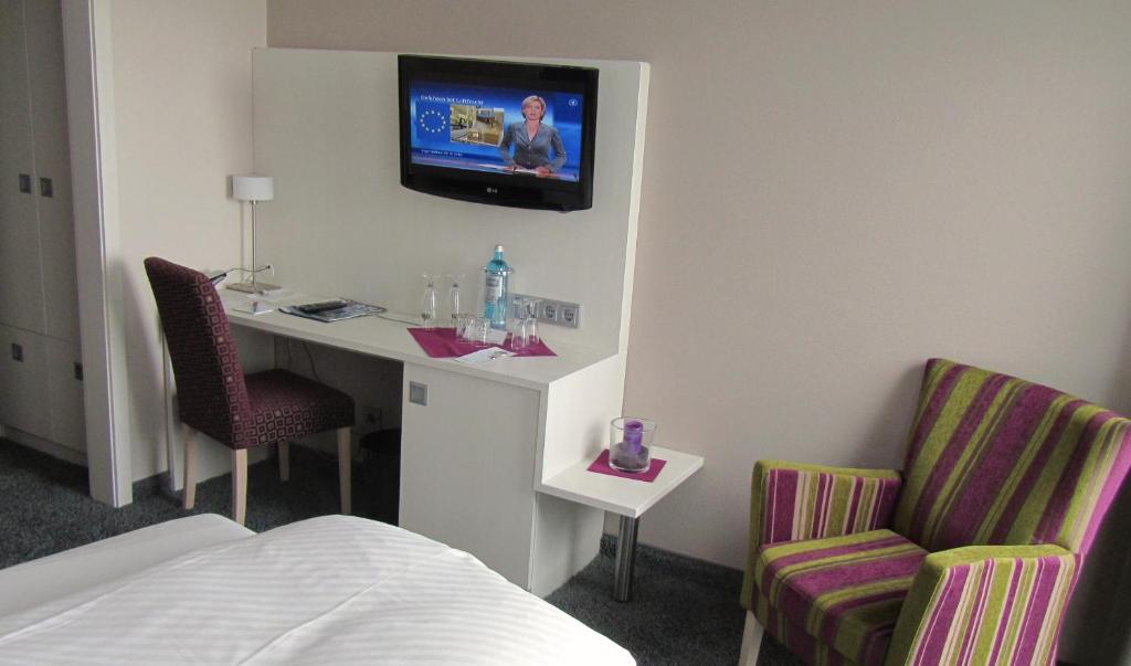 TV a/nebo společenská místnost v ubytování Hotel Fährhaus