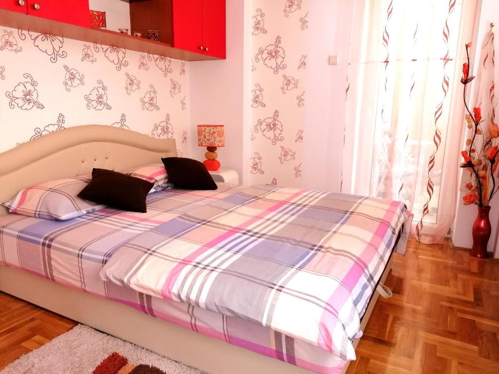 Ένα ή περισσότερα κρεβάτια σε δωμάτιο στο Apartman Nena
