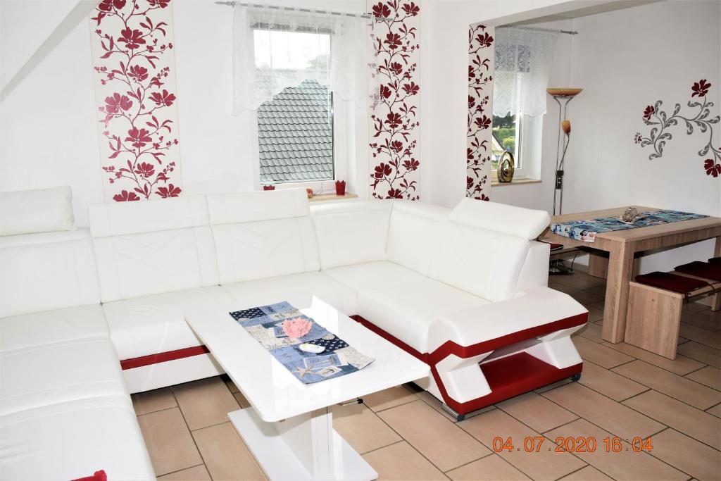 a living room with a white couch and a table at Fewo Traum in Neppermin
