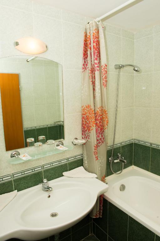 Ivana Palace Hotel - Free Parking - 