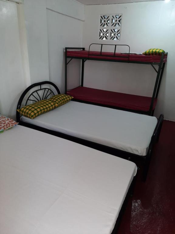 Postel nebo postele na pokoji v ubytování Antipolo Budget Hostel,Family Rooms