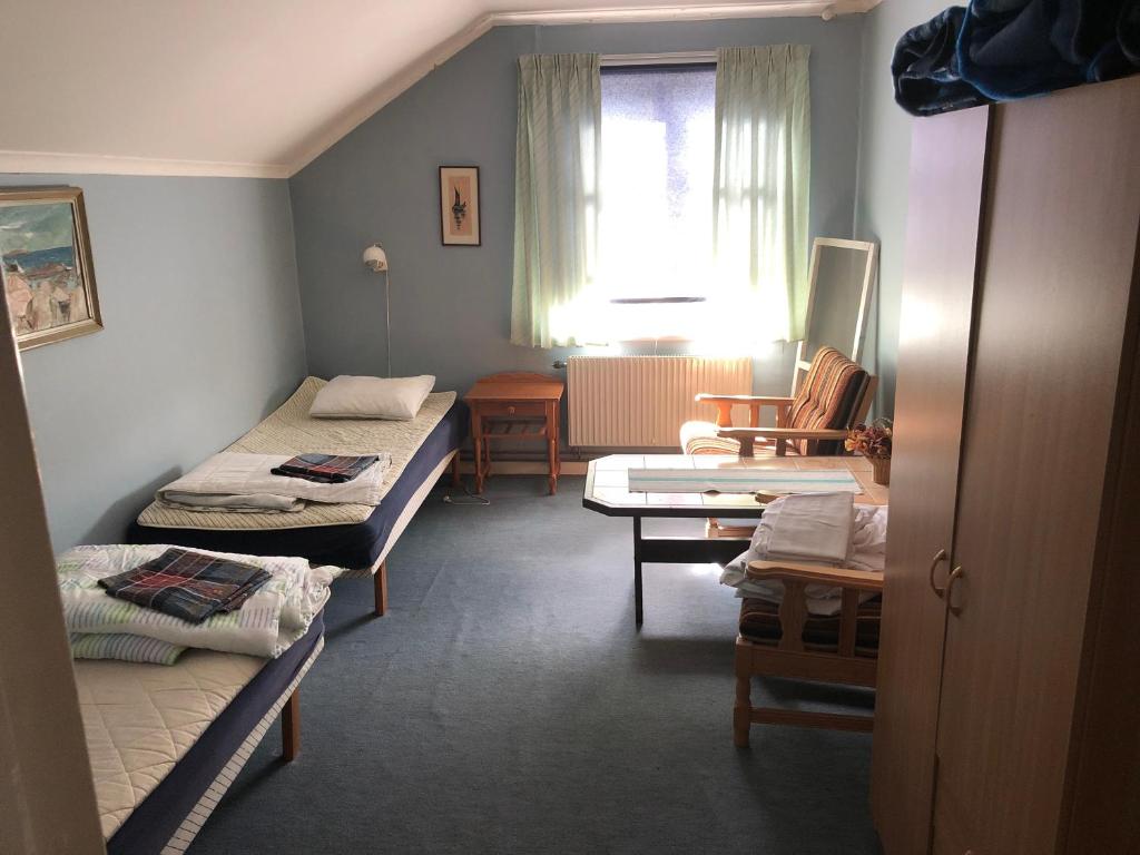Postel nebo postele na pokoji v ubytování Älvtomt