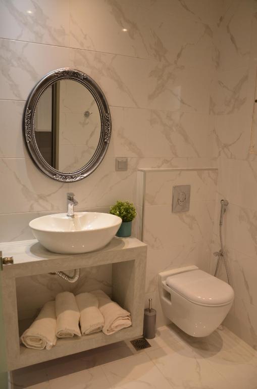 Elizabeth Studios - 12