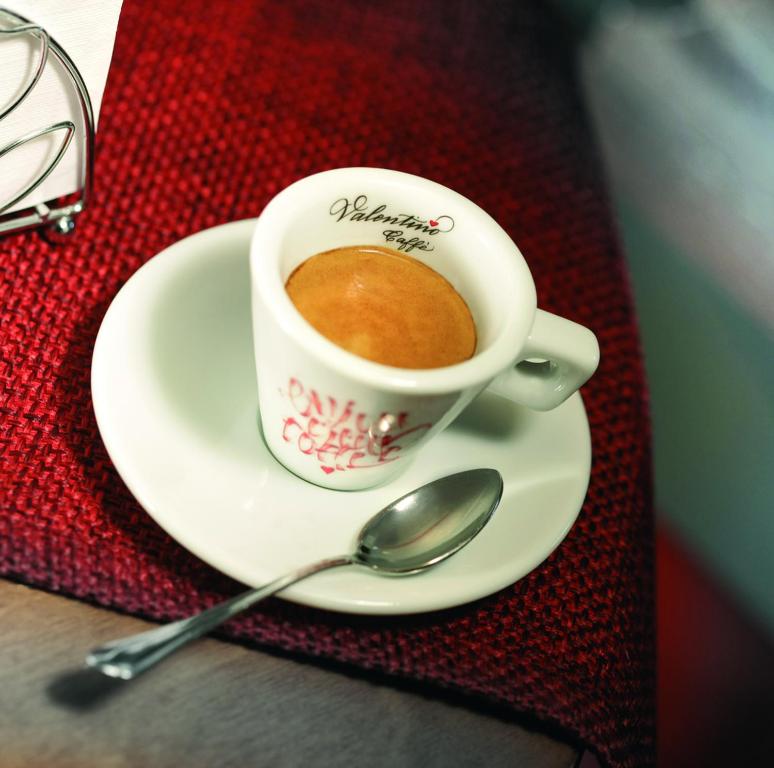Coffee and tea making facilities at Maxpensione