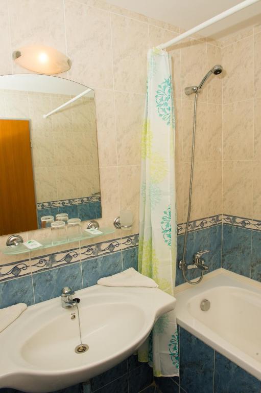 Ivana Palace Hotel - Free Parking - Sala Familiar (2 Adultos + 2 Niños)