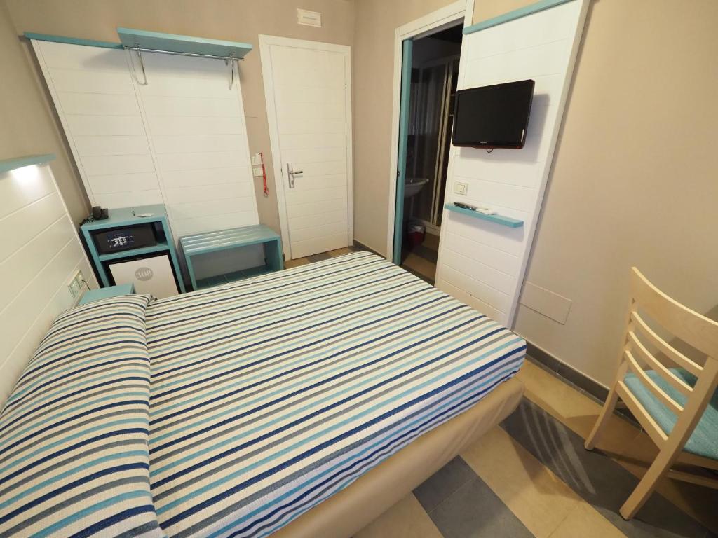 Una cama o camas en una habitación de Hotel La Spiaggia