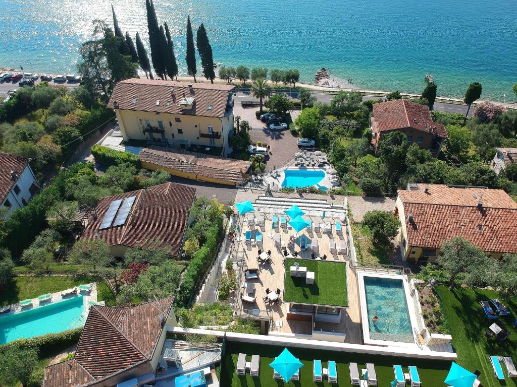 Bazén v ubytování Hotel Galvani nebo v jeho okolí