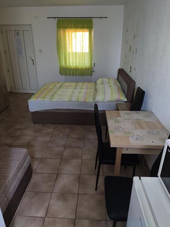 Posteľ alebo postele v izbe v ubytovaní Vasti Apartman