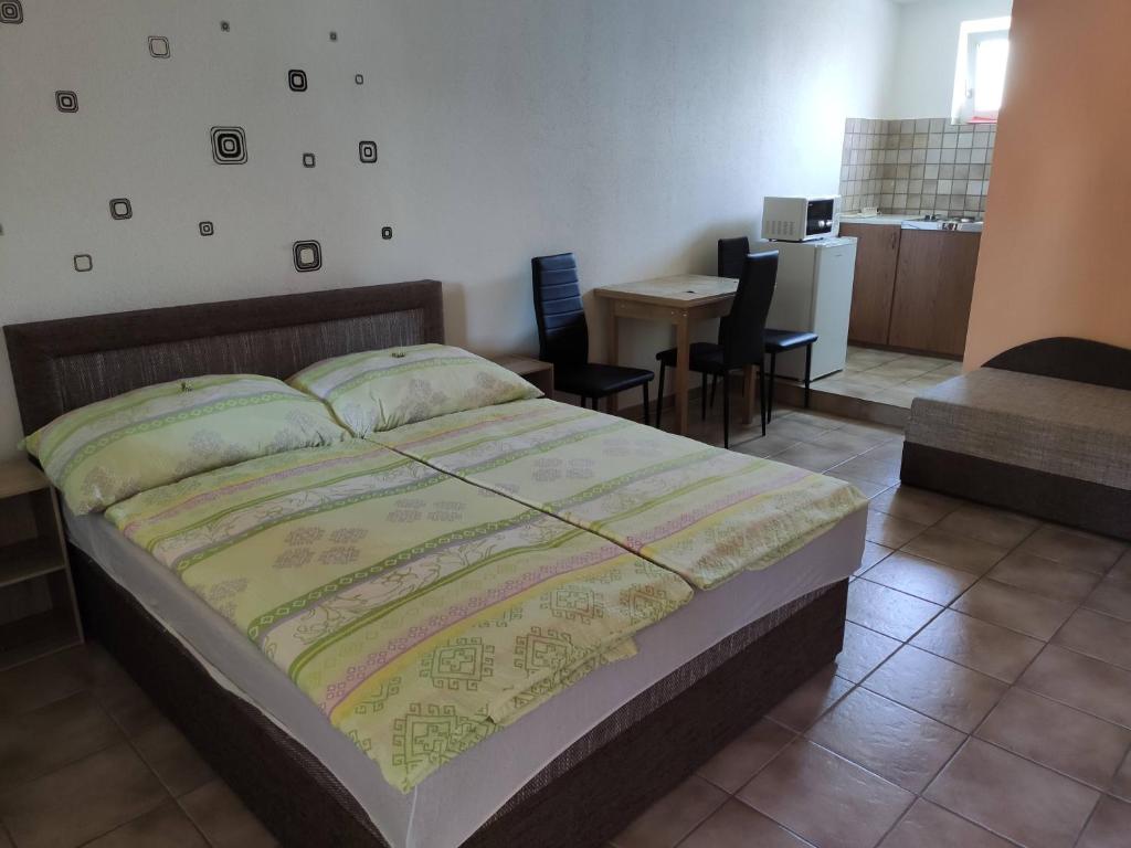 Posteľ alebo postele v izbe v ubytovaní Vasti Apartman