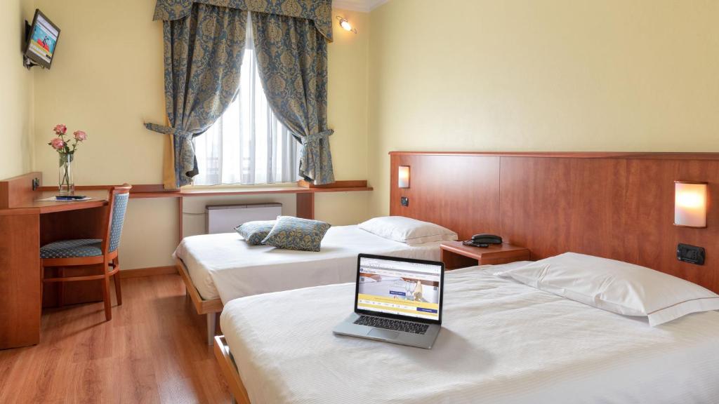 Postel nebo postele na pokoji v ubytování Hotel Postumia