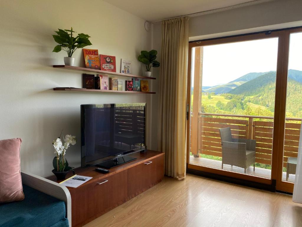 Nespecifikovaný výhled na hory nebo výhled na hory při pohledu z aparthotelu