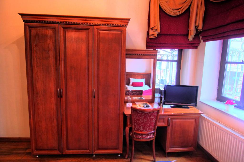 TV a/nebo společenská místnost v ubytování Kervansaray Canakkale Hotel - Special Category