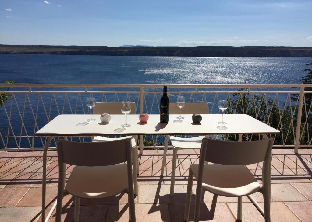 Seaview Apartments