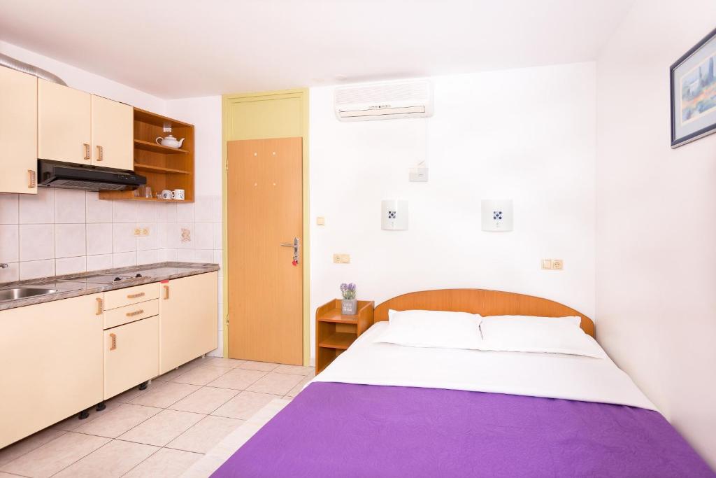 Postel nebo postele na pokoji v ubytování AGA beach suites