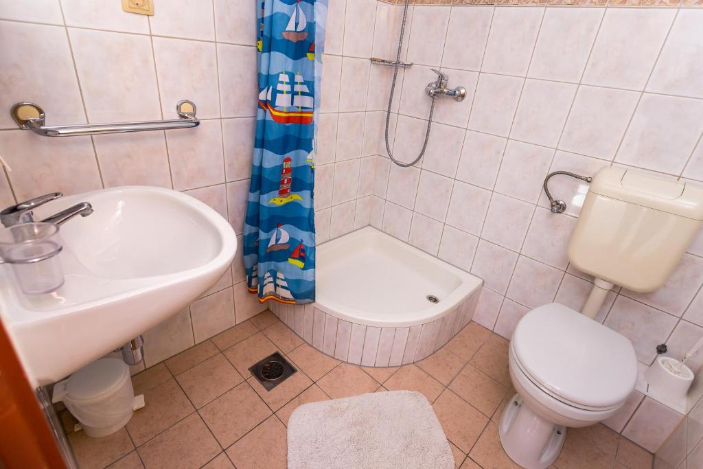 Koupelna v ubytování AGA beach suites