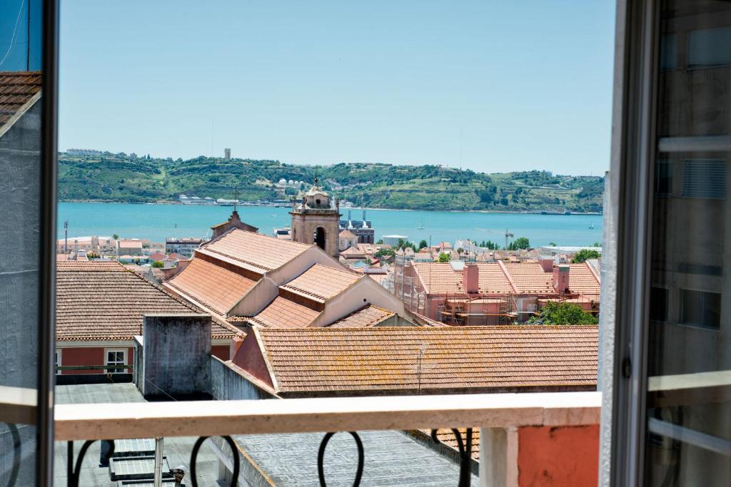 - Balcón con vistas a la ciudad en Ambassador River View Suites, en Lisboa