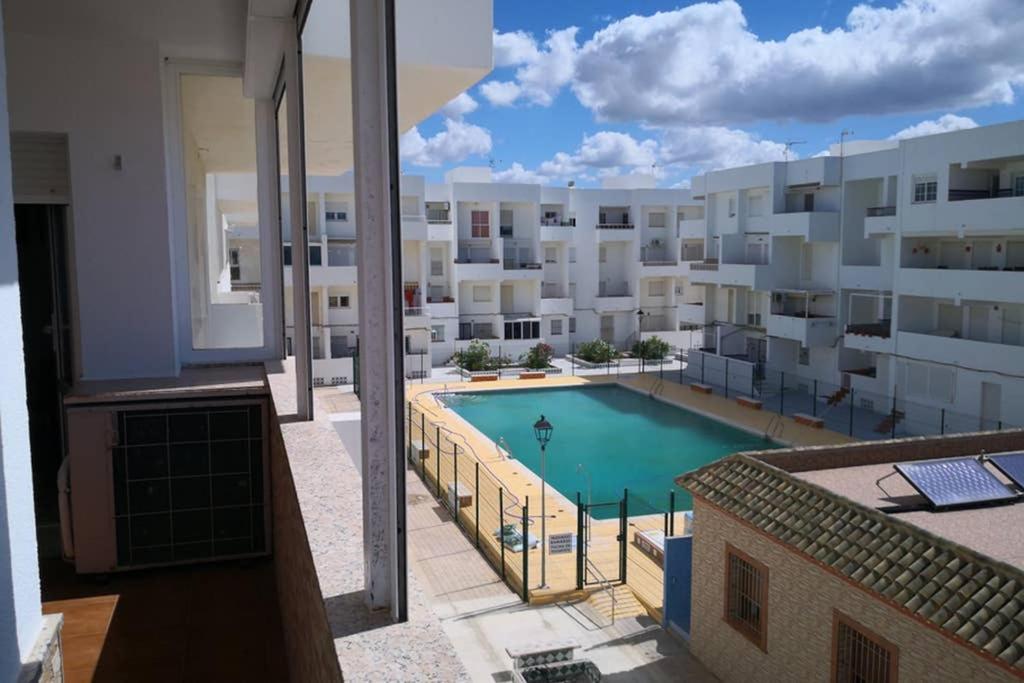Bazén v ubytování VIVIENDA BALCÓN DE ÁFRICA nebo v jeho okolí