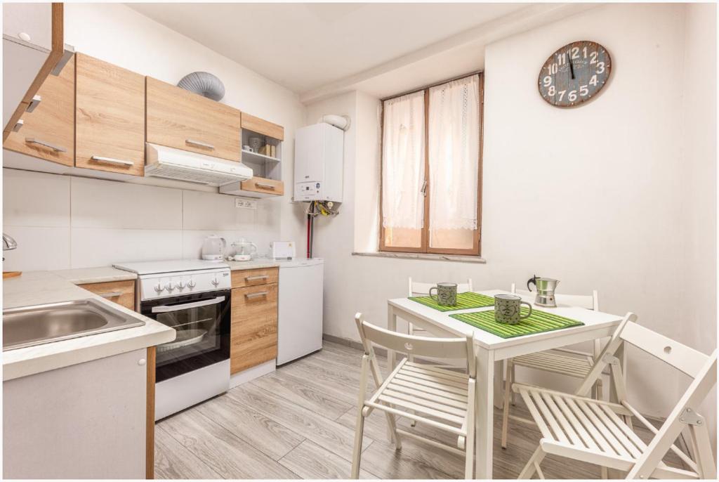Kuchyňa alebo kuchynka v ubytovaní CASA CAMELIE