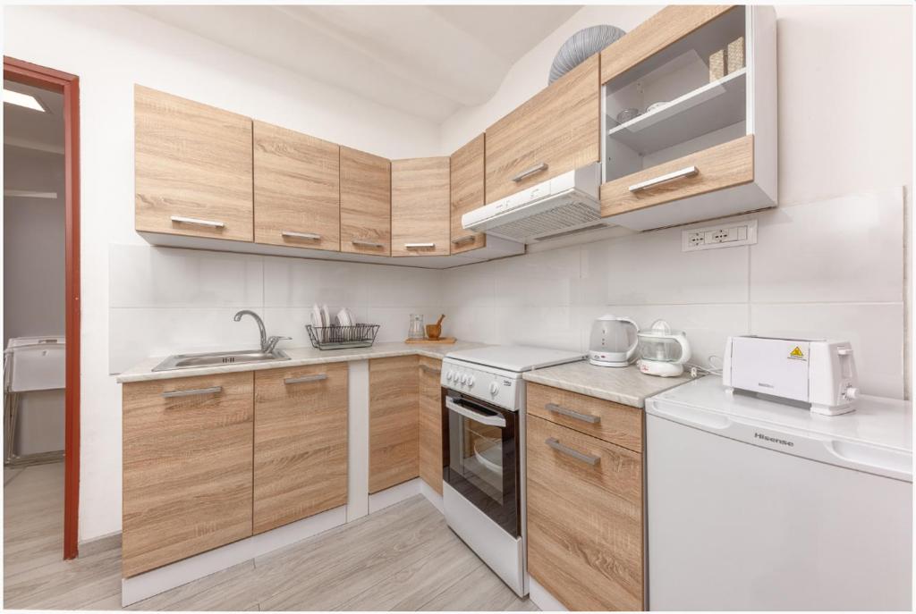 Kuchyňa alebo kuchynka v ubytovaní CASA CAMELIE