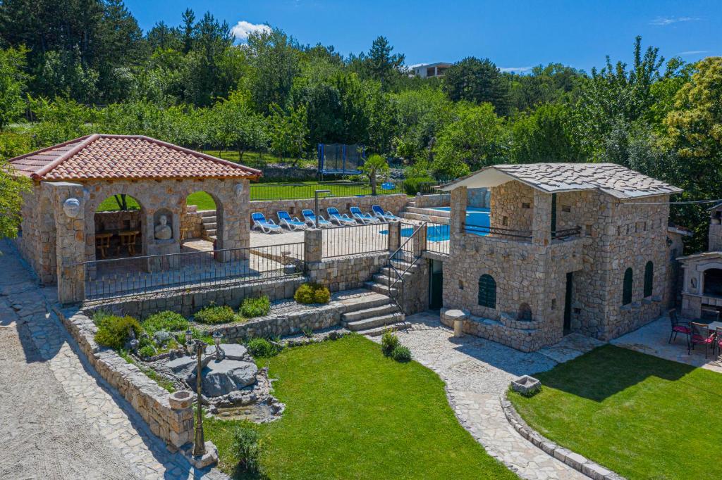 an aerial view of a house with a swimming pool at Villa Marchelina in Grubine