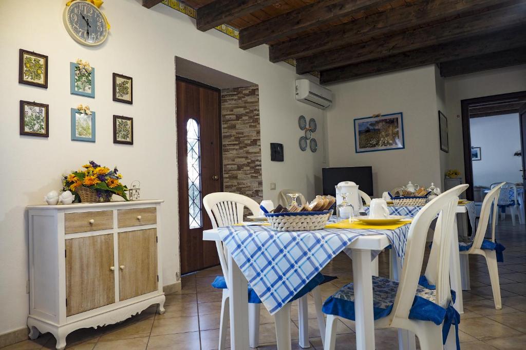 Gambar di galeri bagi La Vecchia Montagna B&B di Nebida