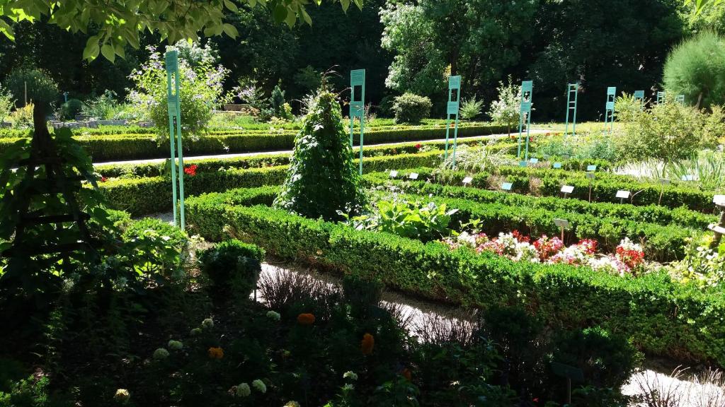 Meuble De Tourisme 2 Les Jardins De L Arquebuse Dijon Updated 21 Prices