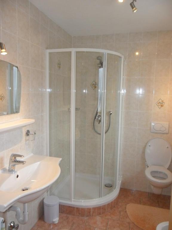 A bathroom at Maurerhof Telves